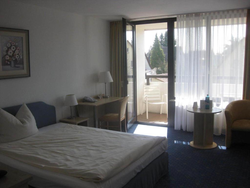 HAK Hotel am Klostersee Sindelfingen Kamer foto
