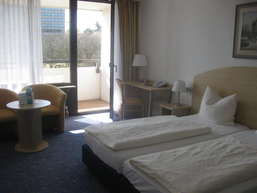 HAK Hotel am Klostersee Sindelfingen Kamer foto