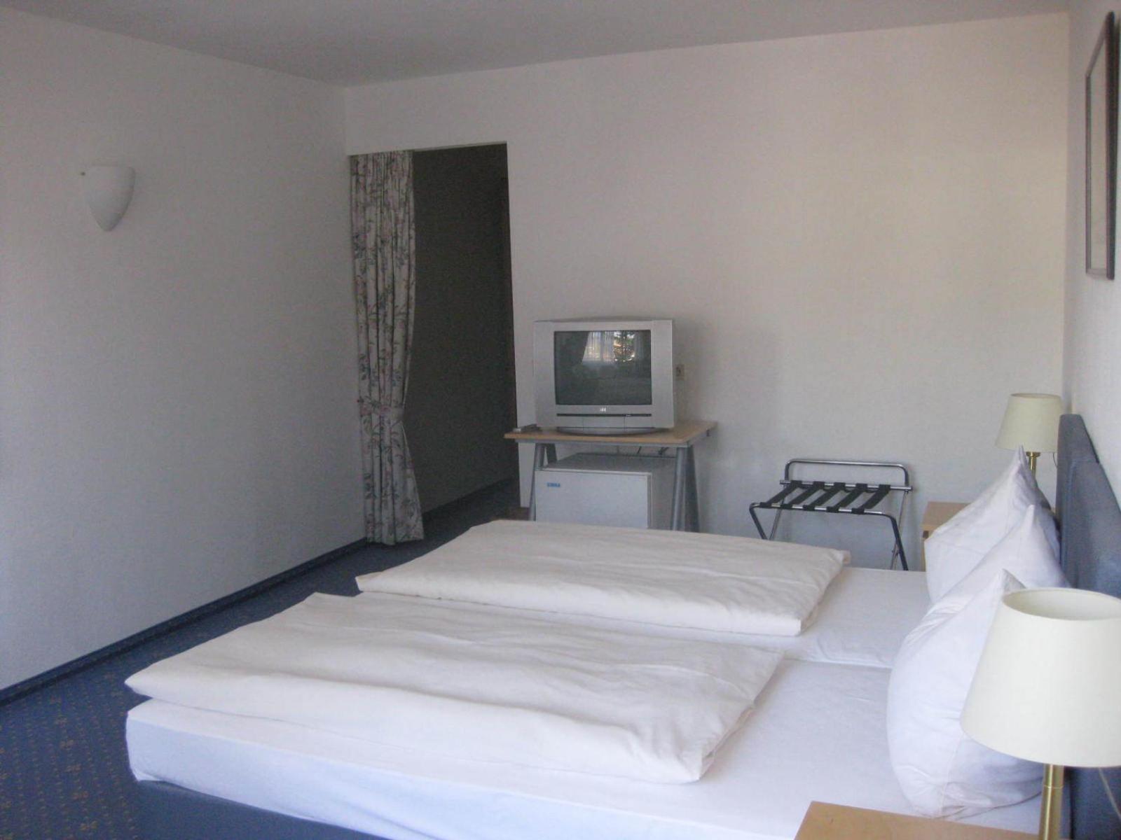 HAK Hotel am Klostersee Sindelfingen Buitenkant foto